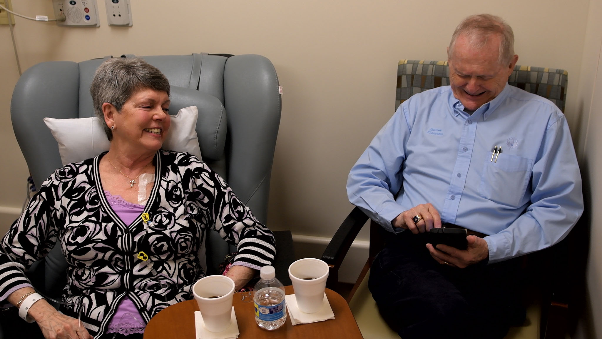 Sue and Roger Wallace during a recent treatment in the Cancer Center.