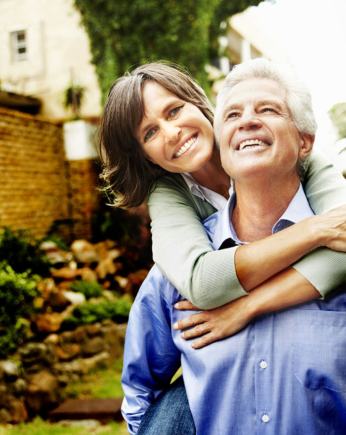 audiology_co_man-woman Older couple embracing