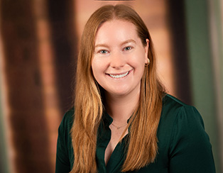 Portrait of Lauren Irwin, CRNA.