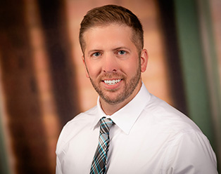Portrait of Matt O'Neal, CRNA.